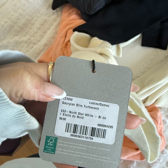 NWT Canada Goose Ladies Georgian Slim Turtle Neck Sweater North Star White Wool - Picture 3 of 10